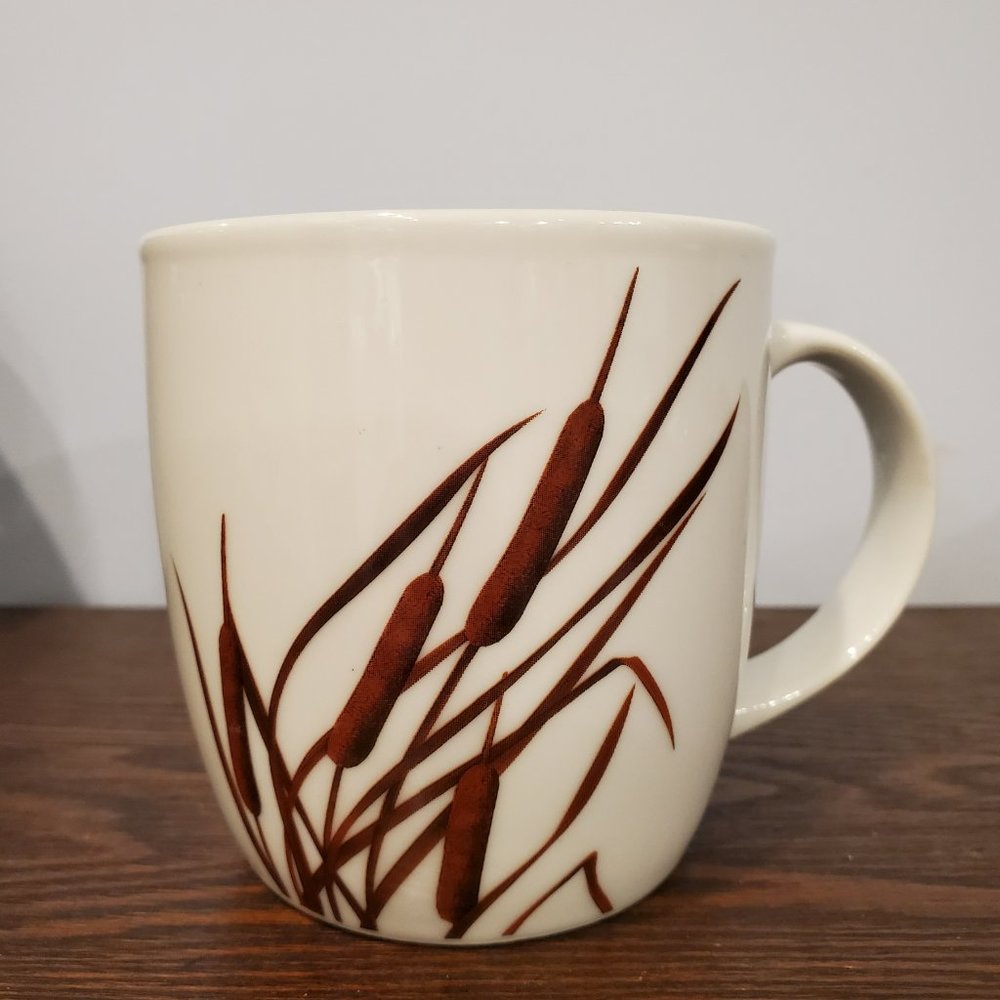 Cabela's Outdoor White Ceramic Coffee Cup Mug Brown Cattails Reeds